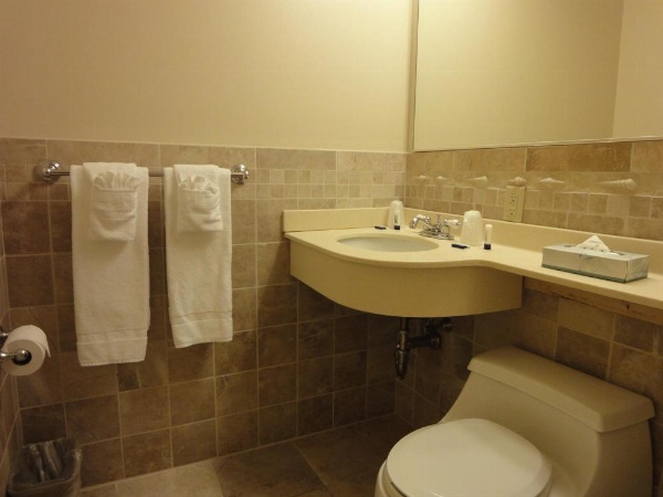 Hyannis Travel Inn image 11