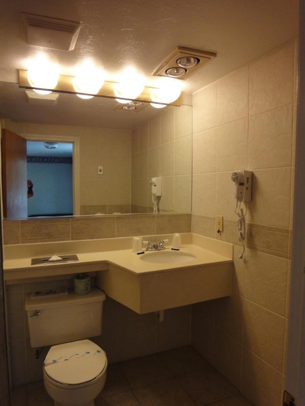 Hyannis Travel Inn image 15